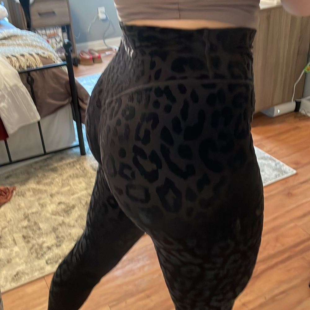 Vitality/Balance velvet cheetah leggings